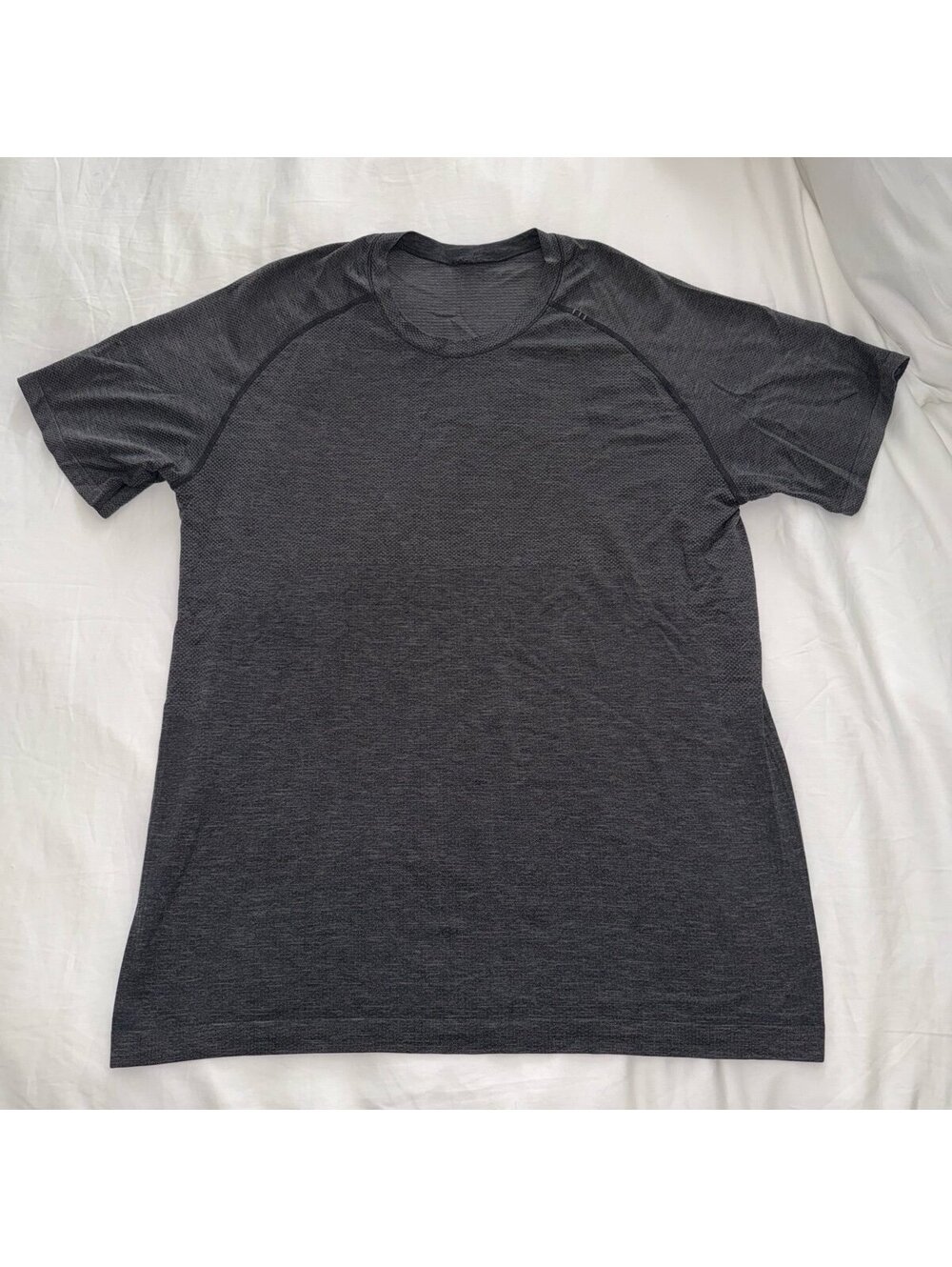 Lululemon Men’s Metal Vent Short Sleeve Large Deep Grey